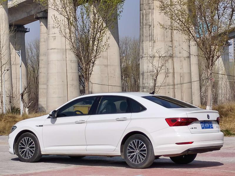 Volkswagen Sagitar - фото 3