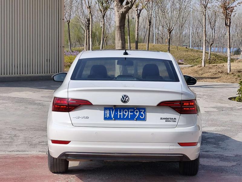 Volkswagen Sagitar - фото 4