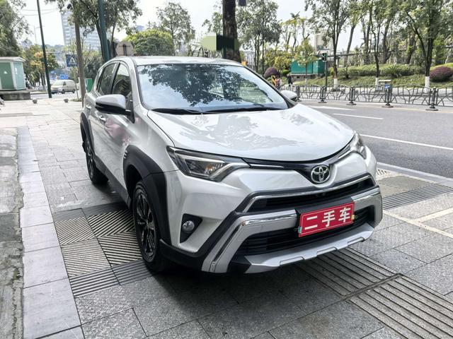 Toyota RAV4 - фото 3