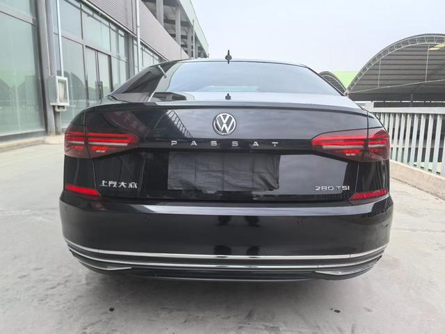 Volkswagen Passat - фото 4