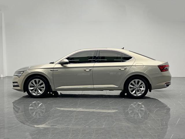 Skoda Superb - фото 3
