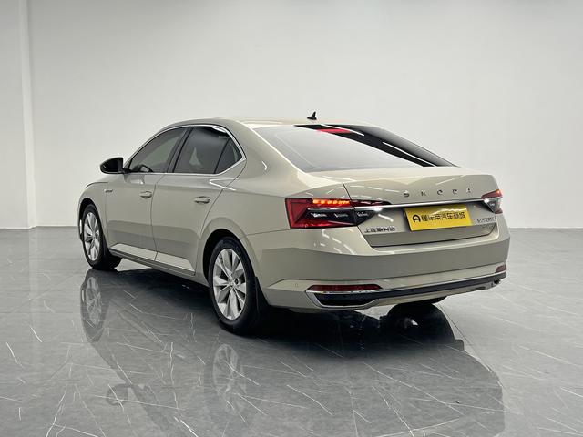 Skoda Superb - фото 4