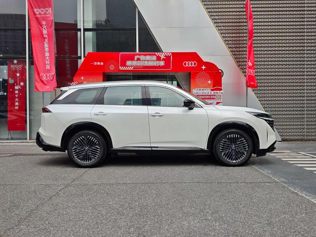 Nissan Pathfinder - фото 1
