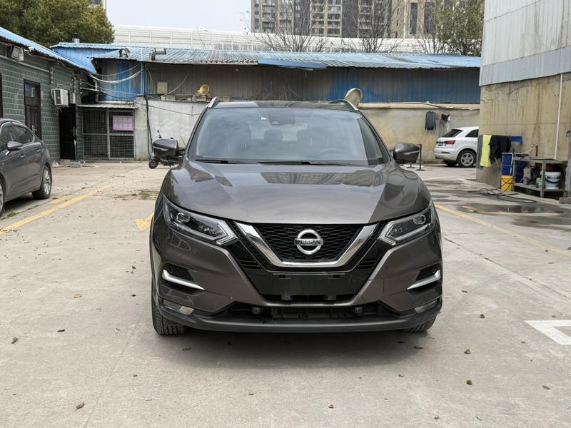 Nissan Qashqai - фото 1