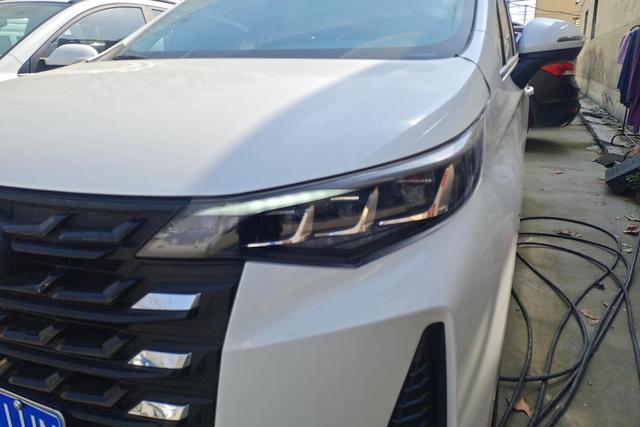 GAC Trumpchi Trumpchi M6 - фото 1