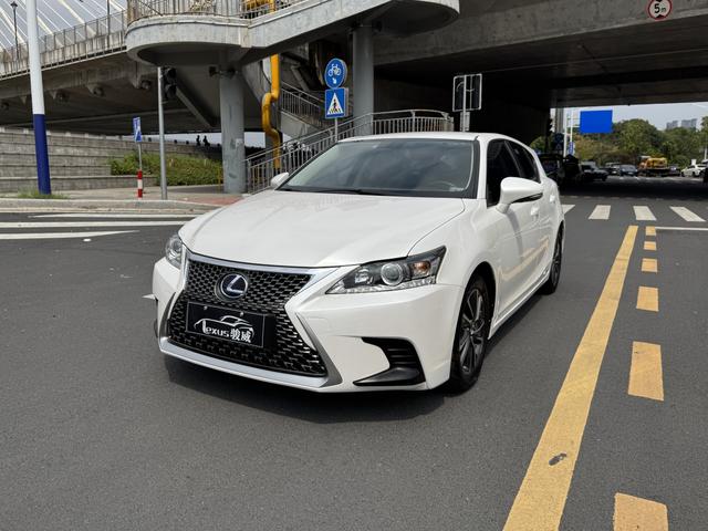 Lexus CT - фото 0