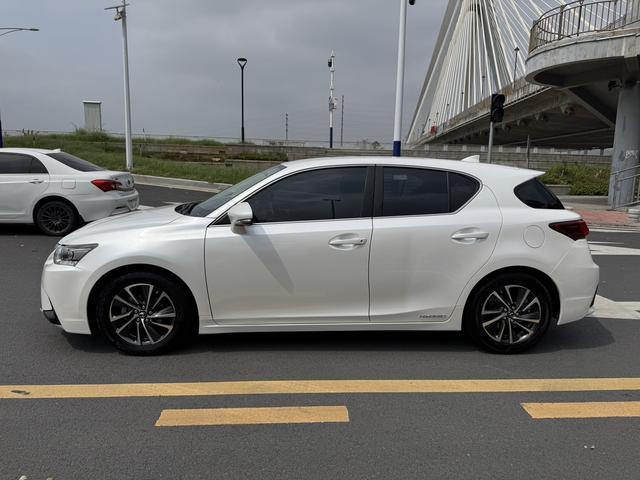Lexus CT - фото 3