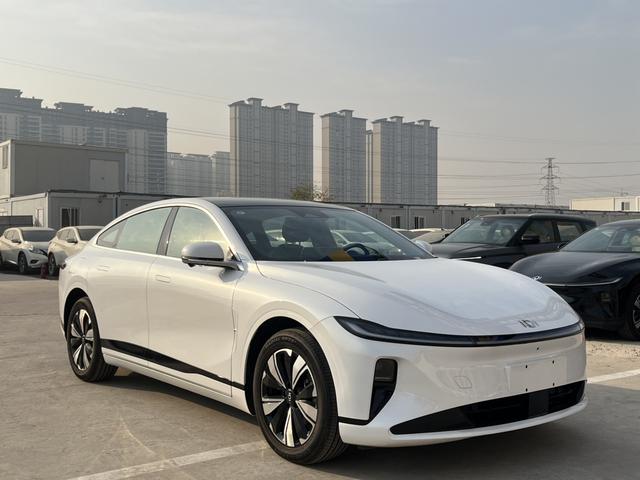 Changan Qiyuan A07 - фото 2