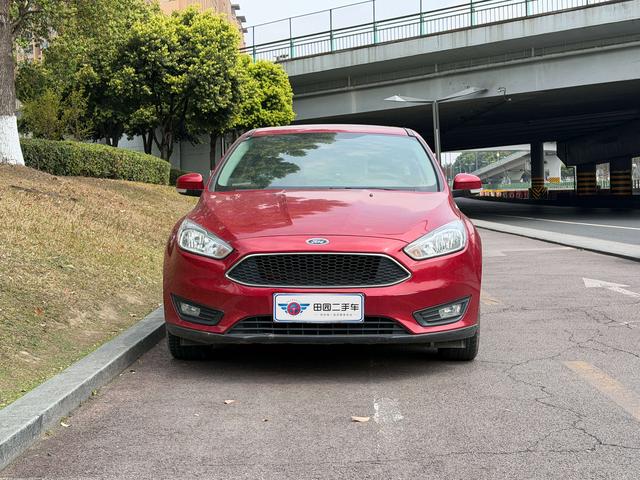 Ford Focus - фото 1