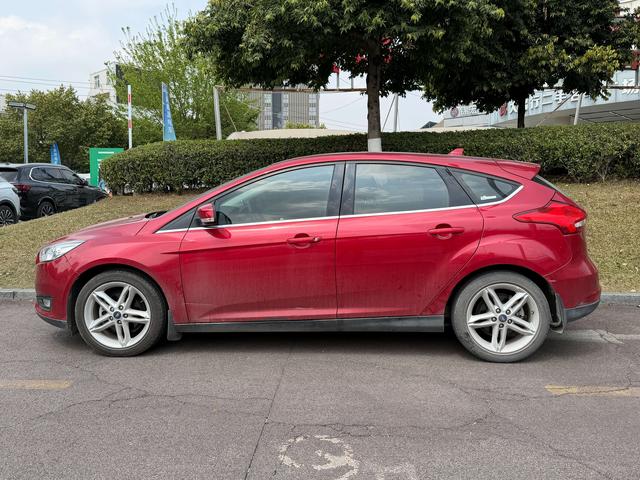 Ford Focus - фото 2