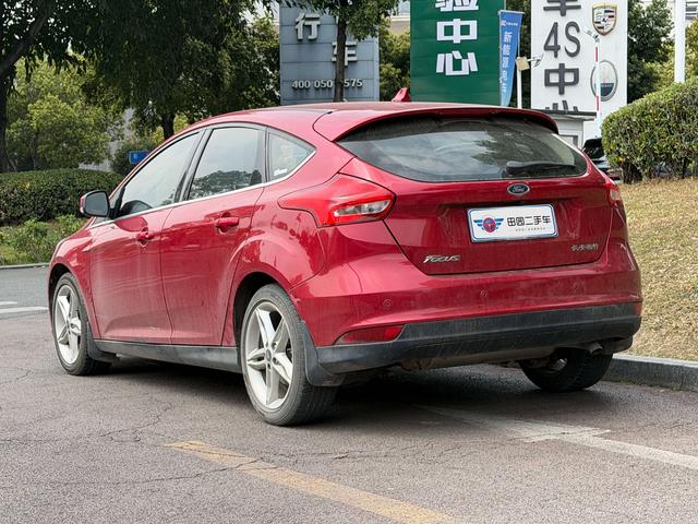 Ford Focus - фото 3