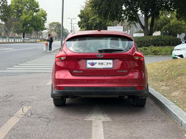 Ford Focus - фото 4