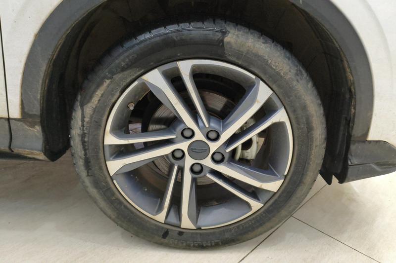 Geely Coolray - фото 3