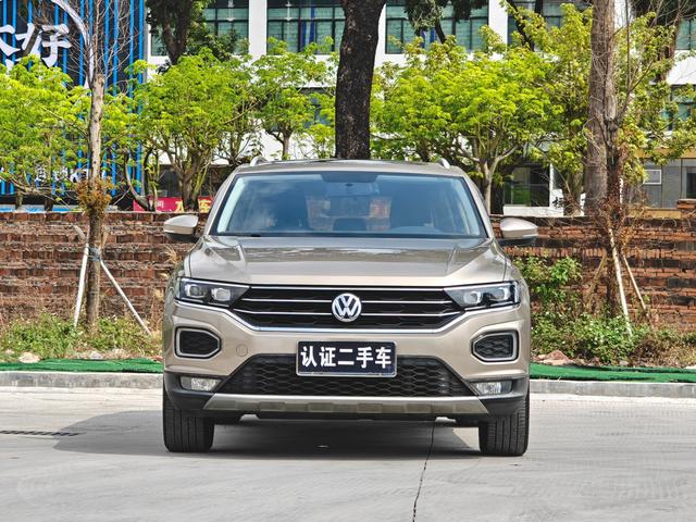 Volkswagen T-Roc - фото 1