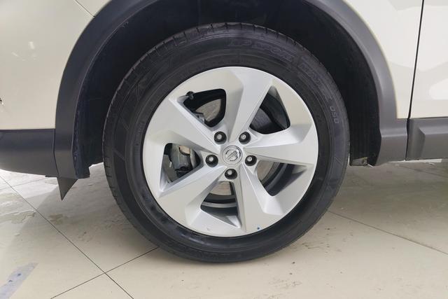 Nissan Qashqai - фото 4