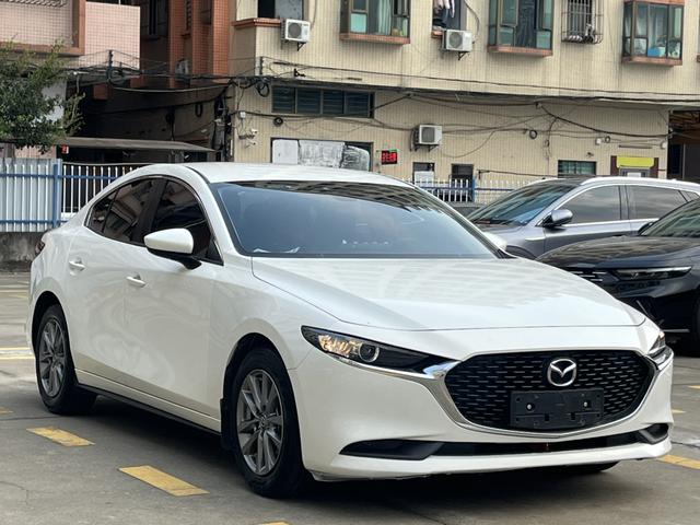 Mazda 3 Axela - фото 2