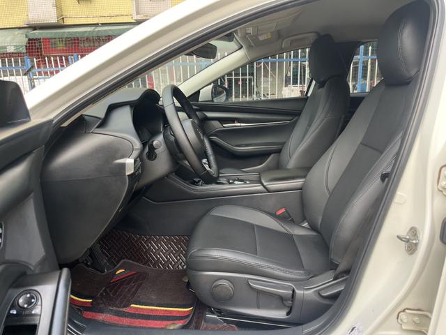 Mazda 3 Axela - фото 3