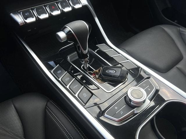 Ford Territory - фото 1