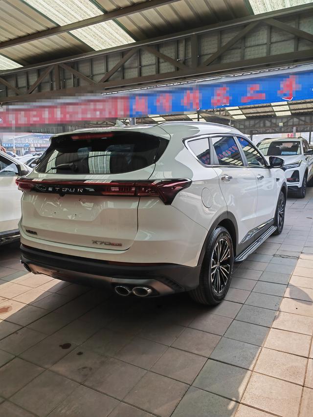 Jetour X70 PLUS - фото 3