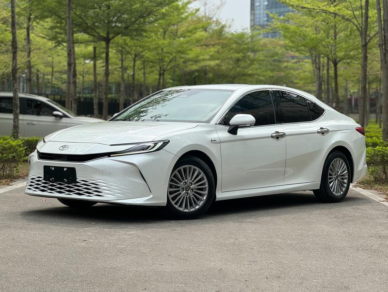Toyota Camry - фото 0