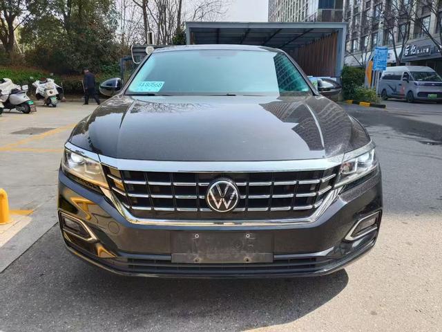 Volkswagen Passat - фото 1