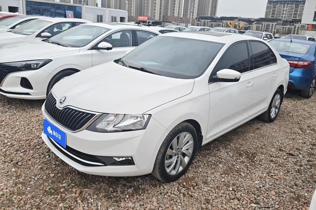 Skoda Rapid - фото 0
