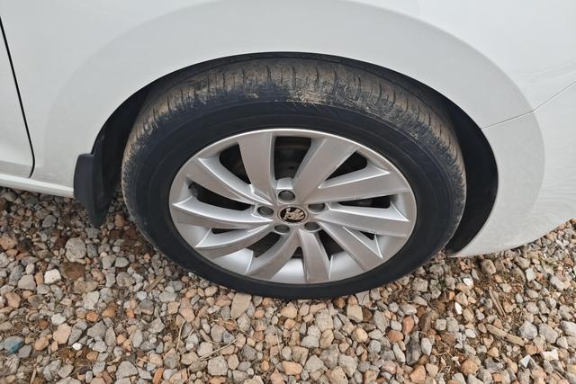 Skoda Rapid - фото 4