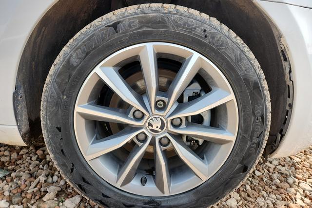 Skoda Octavia - фото 4