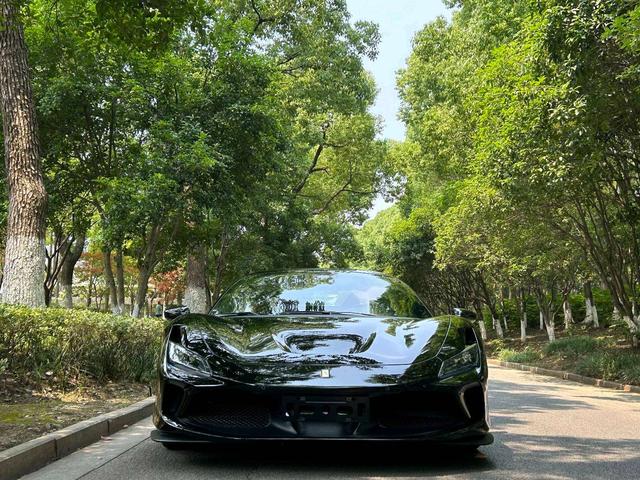 Ferrari F8 - фото 1
