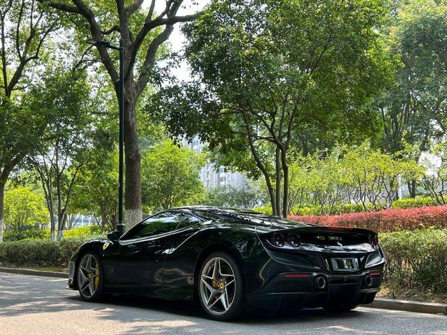Ferrari F8 - фото 3
