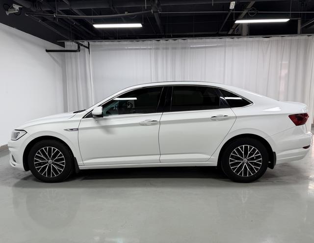 Volkswagen Sagitar - фото 3