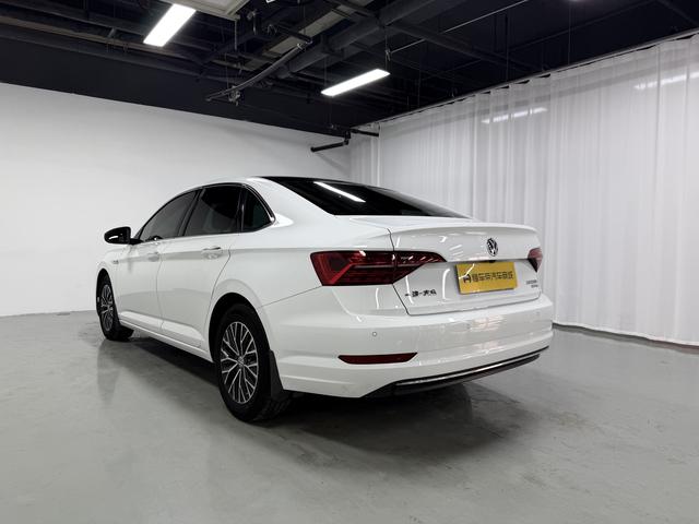 Volkswagen Sagitar - фото 4