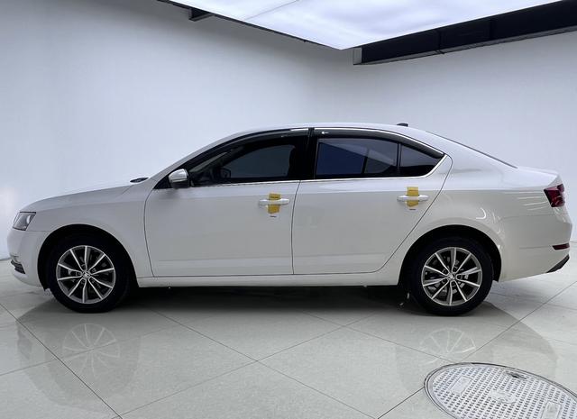 Skoda Octavia - фото 3