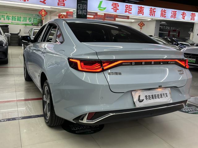Geely Emgrand L Hi-P - фото 3