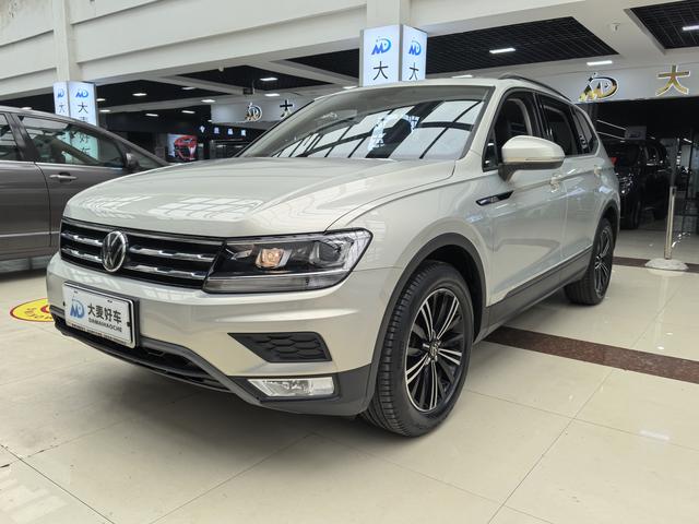 Volkswagen Tiguan L - фото 0