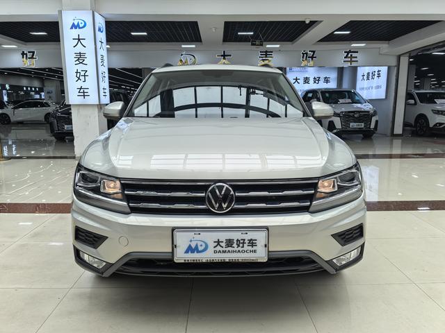 Volkswagen Tiguan L - фото 1