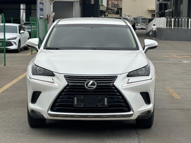 Lexus NX - фото 1