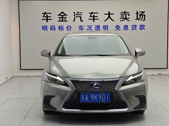 Lexus CT - фото 1