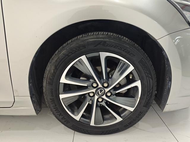 Lexus CT - фото 4