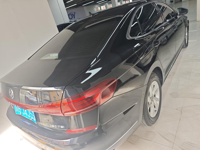 Volkswagen Passat - фото 2