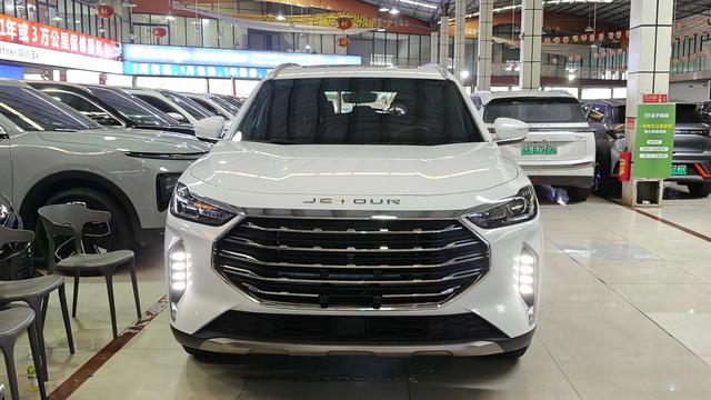 Jetour X70 PLUS - фото 1