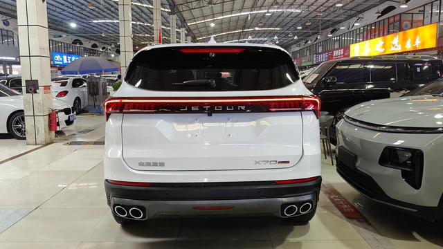 Jetour X70 PLUS - фото 4