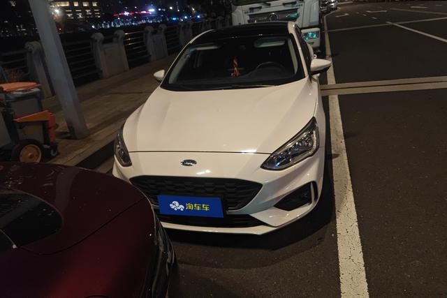 Ford Focus - фото 2