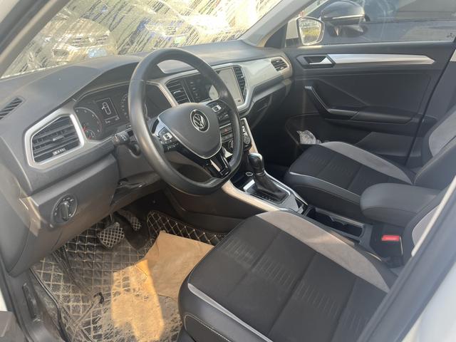 Volkswagen T-Roc - фото 3