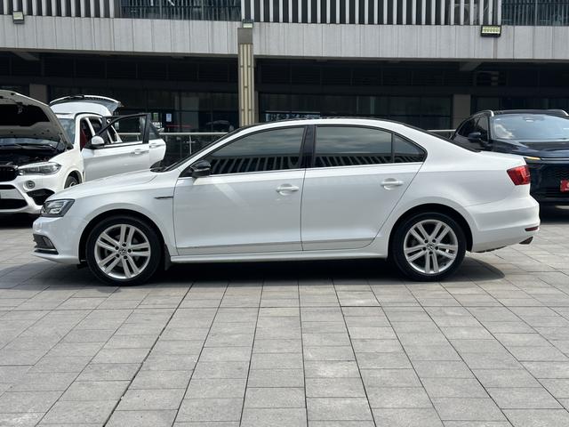 Volkswagen Sagitar - фото 2
