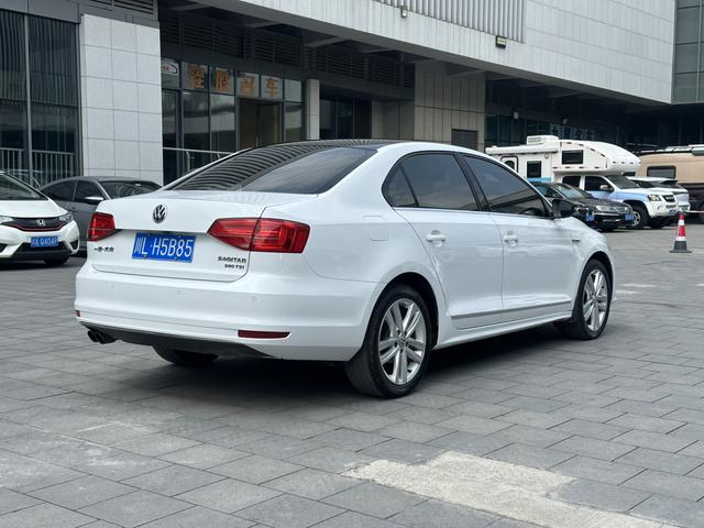 Volkswagen Sagitar - фото 4