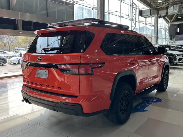 Toyota Sequoia - фото 3