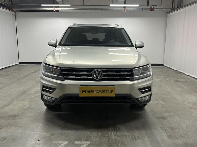 Volkswagen Tiguan L - фото 1