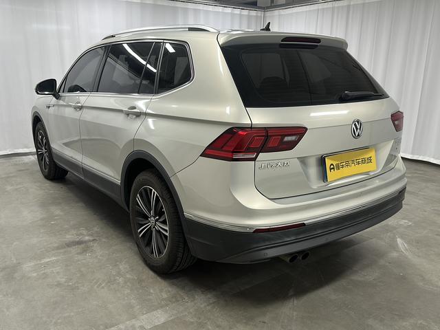 Volkswagen Tiguan L - фото 4