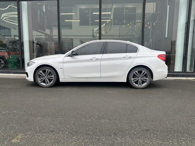 BMW 1-Series - фото 1